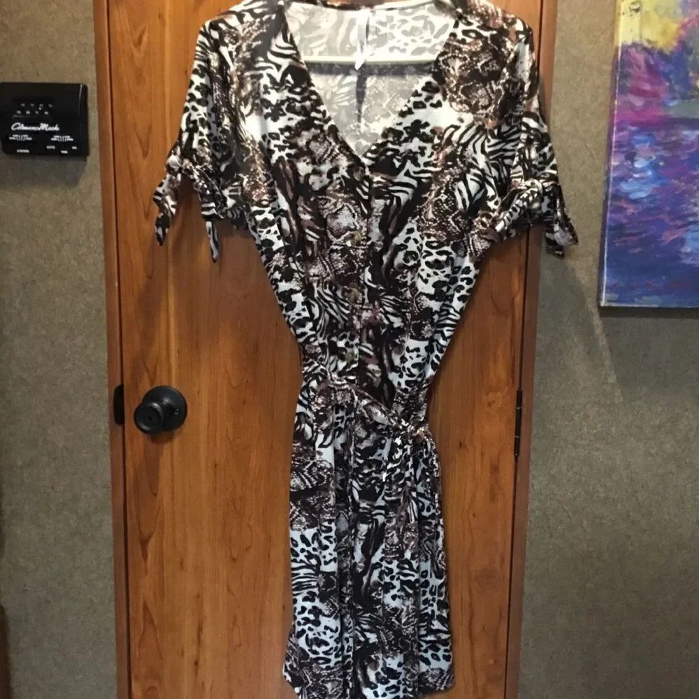 NWOT. NY Collection Women’s M Brown Animal Print S/S Dress